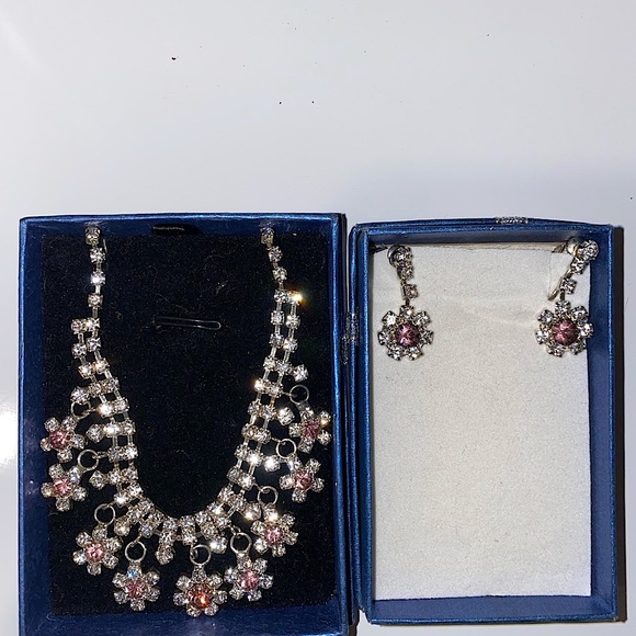 BEAUTIFUL JEWELLERY SET - Picture 4 of 4